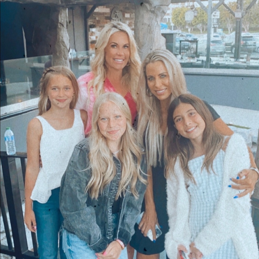 Meet your Posher, Ava